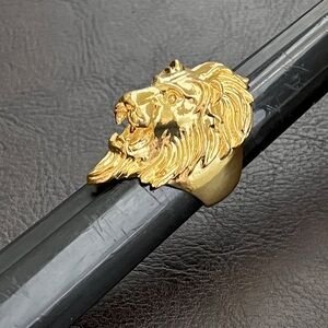 Gold roaring lion head ring Size 6.5